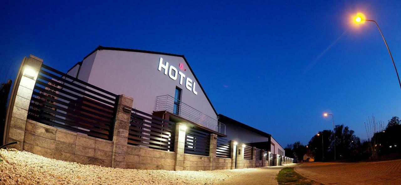 Hotel Sjesta Nowa Sol Ngoại thất bức ảnh